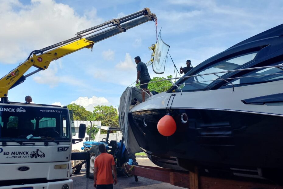 manutenção náutica na Palmas Marinas para a temporada de praias